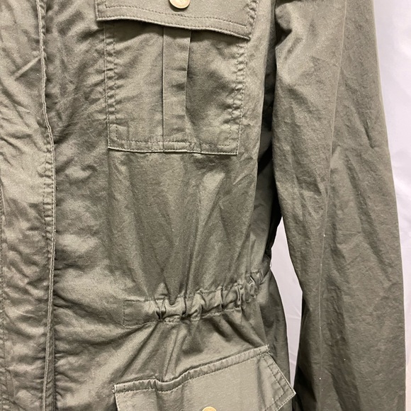 Jones New York military jacket that is in excellent condition. Size L - Picture 2 of 8